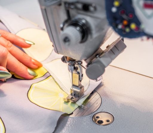 Jakie elementy ubioru kucharza są niezbędne – co przepisy mówią o odzieży w gastronomii?