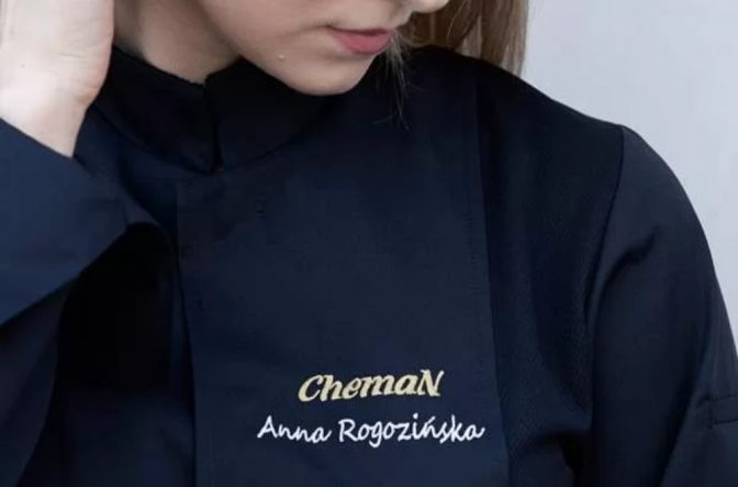 Odzież dla restauracji z haftem na zamówienie – jak dopasować projekt?