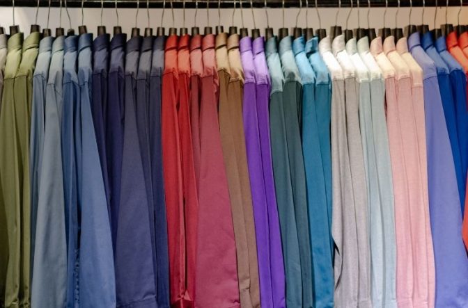 Co kolor odzieży firmowej mówi o Twojej marce?